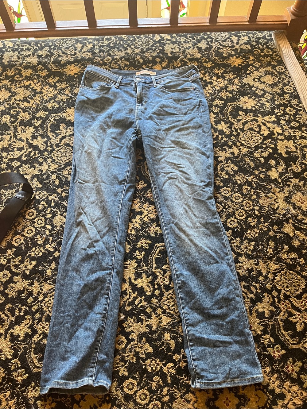 Women's Straight-Leg Jeans in Medium Blue Denim - Classic Everyday Style